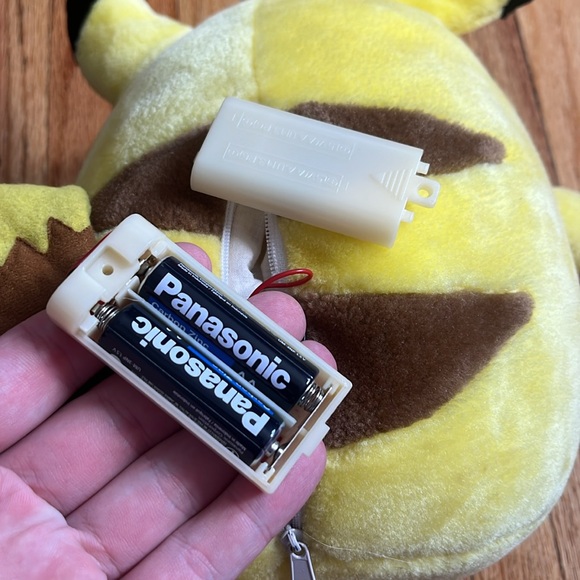 Vintage Japanese Pikachu Plush / 90s / Musical / Pokemon / 12” - Picture 6 of 8